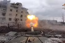 Quân đội Ukraine bị “chôn chân” ở Bakhmut và Soledar thế nào?