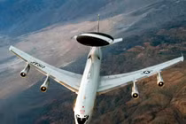 Cận cảnh hai máy bay trinh sát Mỹ vừa quần thảo khu vực Donbass