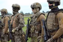 Cùng với Tiểu đoàn Azov, dưới tầng hầm của Azovstal còn những ai?