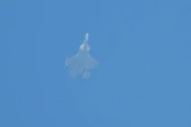 Nóng: Nga phát hiện máy bay lạ áp sát, nghi là tiêm kích F-35