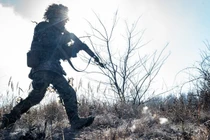 Quân đội Nga thay đổi chiến thuật, tiến thẳng sang lãnh thổ Ukraine 