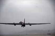 Tại sao máy bay U-2 huyền thoại không có càng đáp ở cánh?