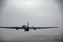 Tại sao máy bay U-2 huyền thoại không có càng đáp ở cánh?