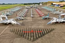 Đứng cạnh Su-30, tiêm kích F-16 của Mỹ chỉ như "người tí hon"