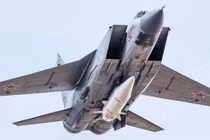 Nga - Ukraine hạ nhiệt, MiG-31K triển khai ở Syria, F-22 chờ sẵn