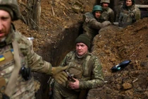 Hạ tuổi nhập ngũ có giải quyết được khủng hoảng thiếu quân ở Ukraine?