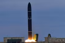 Tên lửa R-28 Sarmat của Nga có sức mạnh vượt trội tới đâu?