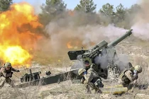 Ukraine kéo vũ khí khủng tới biên giới, sẵn sàng đối mặt mọi thách thức