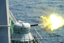 Hải quân Nga “truy sát” cướp biển Somalia bằng pháo sáu nòng AK-630