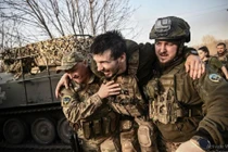 Nga “bao vây, diệt viện”, dùng bom nhiệt áp ở mặt trận Kursk 