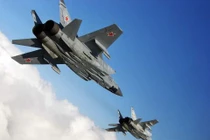 Tiêm kích MiG-31 vờ bổ nhào, tàu sân bay Anh "thót tim"