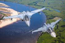 Su-35 "thần hộ vệ" tiêm kích bom Su-34 trên chiến trường Ukraine