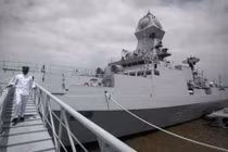 Ấn Độ chi 8 tỷ USD mua tàu chiến đối phó TQ