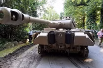 Thất kinh kho vũ khí "khủng" trong nhà ông lão 70