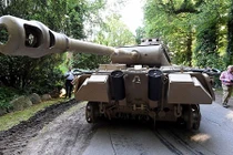 Thất kinh kho vũ khí "khủng" trong nhà ông lão 70