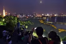 Thế giới ngắm Mặt trăng to sáng nhất đêm Trung thu