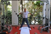 Tổng thống Nga Putin hào hứng tập gym cùng Thủ tướng Medvedev