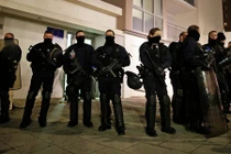 Vụ thảm sát ở Paris: Nghi can đầu thú có bằng chứng ngoại phạm?