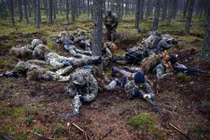 Lo sợ giống Ukraine, dân quân Ba Lan tập luyện ngày đêm