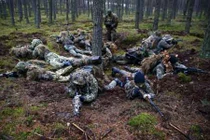 Lo sợ giống Ukraine, dân quân Ba Lan tập luyện ngày đêm