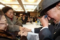  Nghẹn ngào những cuộc đoàn tụ gia đình Hàn-Triều ly tán