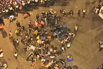 Nhân chứng thảm kịch giẫm đạp phủ nhận thấy người ném tiền