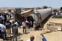 Tàu hỏa đâm xe tải, ít nhất 17 người thiệt mạng