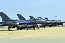 Mỹ đưa 6 máy bay F-16, 300 lính đánh phiến quân IS