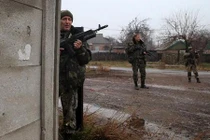 Ly khai Ukraine cố chiếm trụ sở cảnh sát ở Debaltsevo