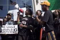  Nước Mỹ “nổi sóng” vì cảnh sát bắn chết người da màu