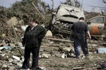 Lốc xoáy đổ bộ vào Illinois, hai người tử vong