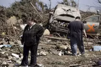 Lốc xoáy đổ bộ vào Illinois, hai người tử vong