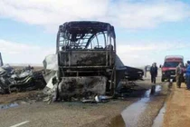 Hiện trường vụ xe buýt đâm xe chở xăng ở Morocco