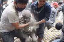 Hiện trường vụ động đất kinh hoàng ở Nepal