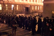 Hàng trăm người biểu tình đòi xông vào phủ Tổng thống Ukraine