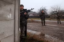 Ly khai chặn đoàn xe chi viện cho lính Ukraine ở Debaltsevo