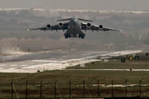 Mỹ điều thêm lính và máy bay chống phiến quân IS