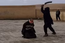 Lần đầu tiên phiến quân IS chặt đầu hai phụ nữ