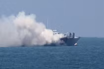 Trúng rocket phiến quân IS, tàu chiến Ai Cập hóa cầu lửa