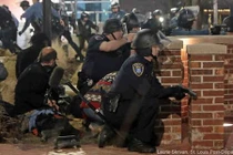 Biểu tình Ferguson: Hai cảnh sát bị bắn trọng thương