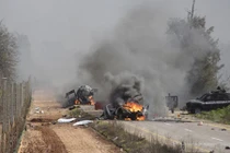 Quân đội Israel và phiến quân Hezbollah giao tranh dữ dội