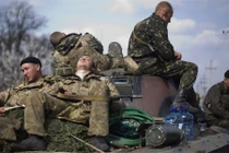 Binh sĩ Ukraine tung video "nhắn nhủ" Tổng thống Poroshenko sẽ bị phạt