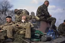 Binh sĩ Ukraine tung video "nhắn nhủ" Tổng thống Poroshenko sẽ bị phạt