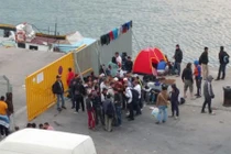 Người tị nạn đổ vào Hy Lạp đang vỡ nợ