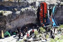 Trung Quốc: Xe buýt rơi xuống vách đá, 30 người chết