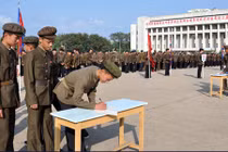 Căng thẳng liên Triều, thanh niên hăng hái nhập ngũ