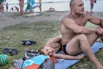 Cuộc sống đối lập của dân Ukraine đôi bờ sông Dnieper