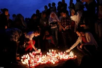 Hình ảnh tưởng niệm nạn nhân lật tàu ở Địa Trung Hải