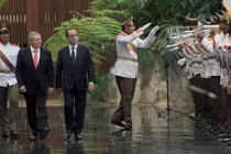 Tổng thống Pháp kêu gọi Mỹ dỡ bỏ cấm vận Cuba