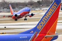 Hai máy bay Mỹ suýt lao vào nhau trên đường băng 